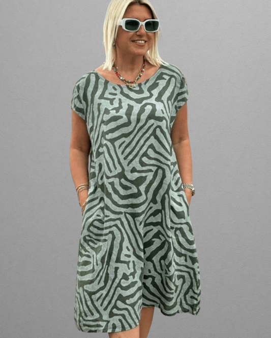 Nelina – Dress with a Round Neckline and Pattern