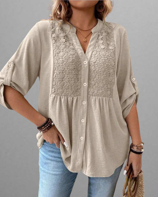 Noura – Blouse with a V-neck and buttons