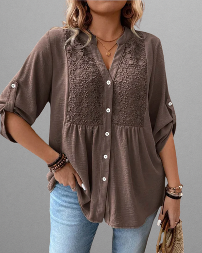 Noura – Blouse with a V-neck and buttons